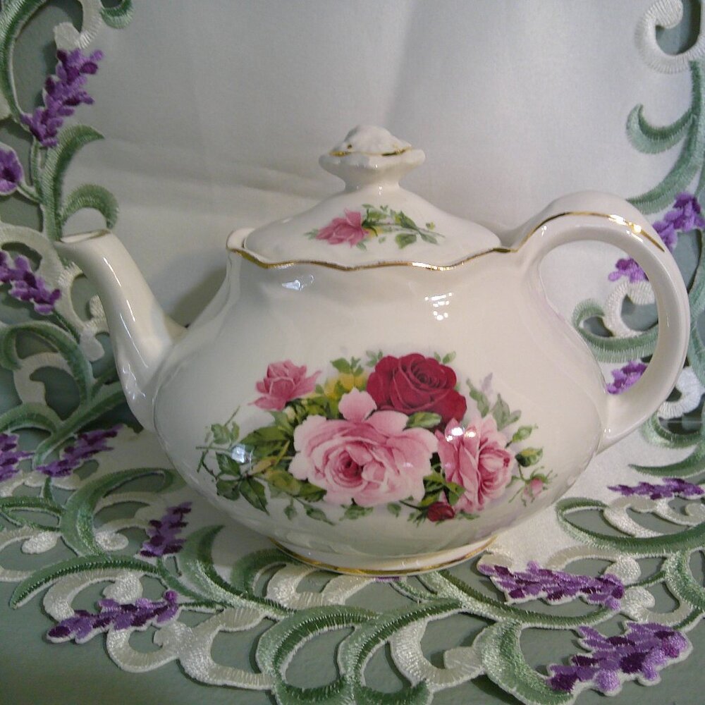Crown Dorset Teapot with Lid ~ Smooth ~ Pink & Red Roses ~ Gold Trim ~ Unused